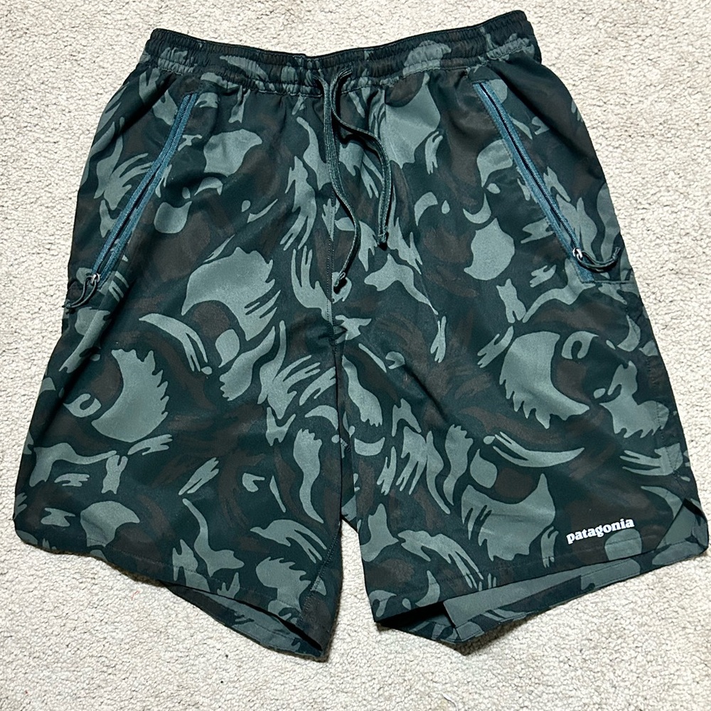 Men’s Patagonia waterproof Swimming trunks camo 
Excellent Pre-owned Cond S